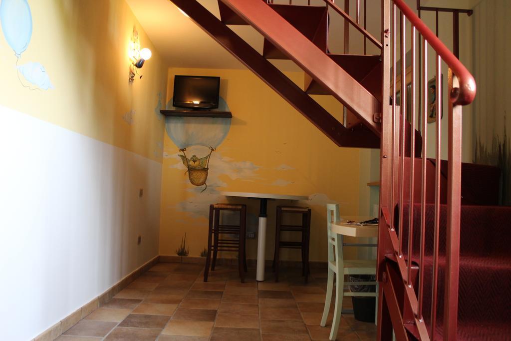 Villa Scuderi レカナーティ 部屋 写真